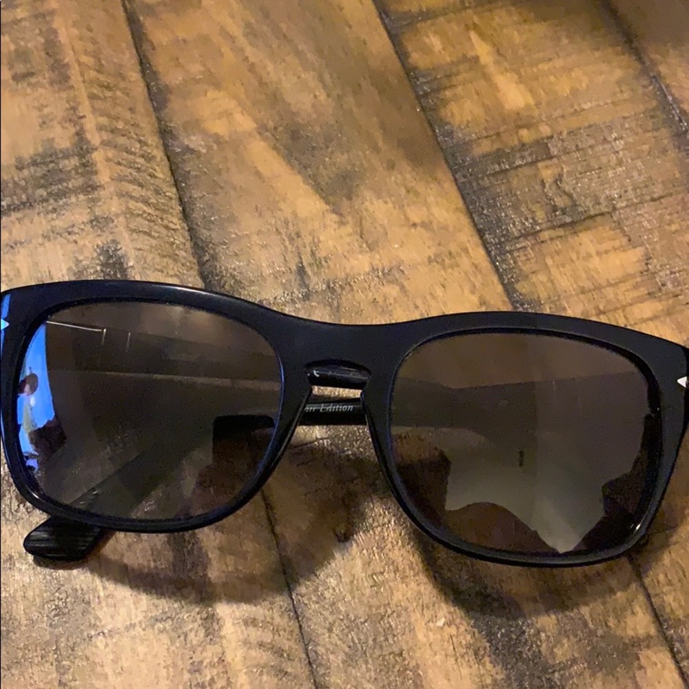 Persol film noir edition 3072s with case